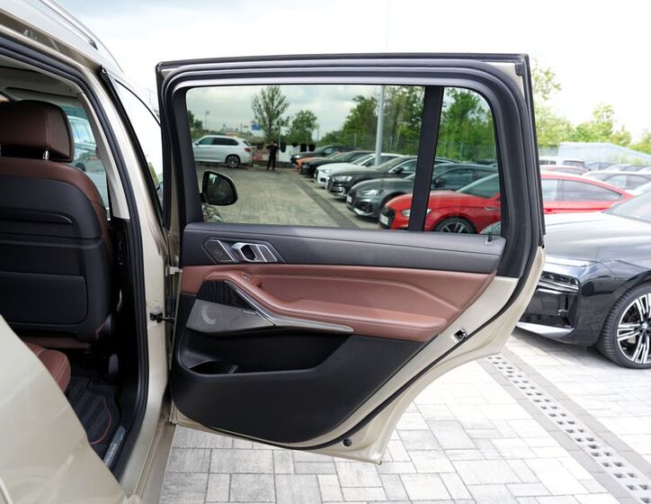 BMW X7 21