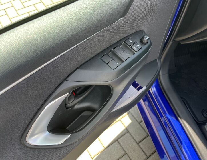 Toyota Yaris 12