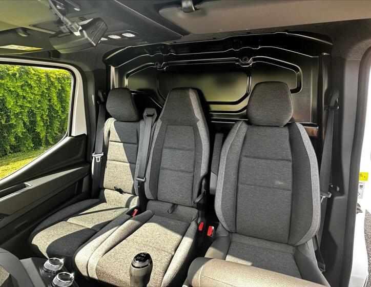Nissan Interstar 9
