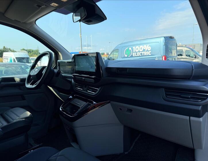 Ford Tourneo Custom 20