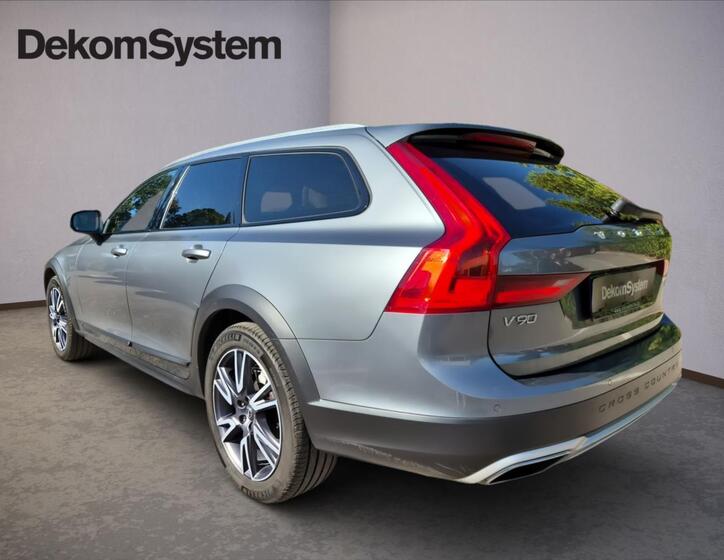 Volvo V90 4