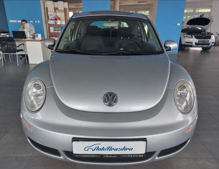Volkswagen New Beetle 2