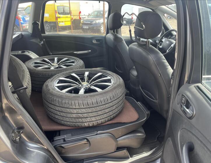 Ford S-MAX 11