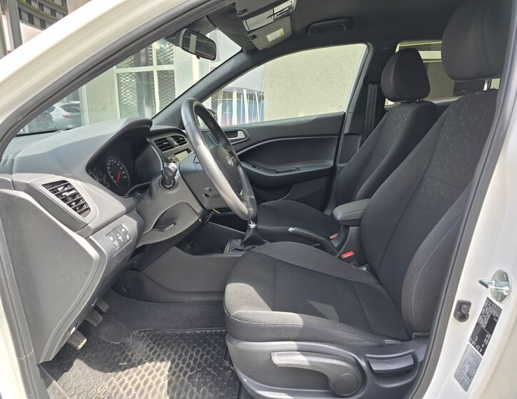 Hyundai i20 10