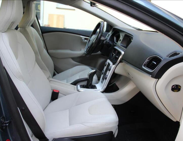 Volvo V40 16