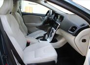 Volvo V40 16