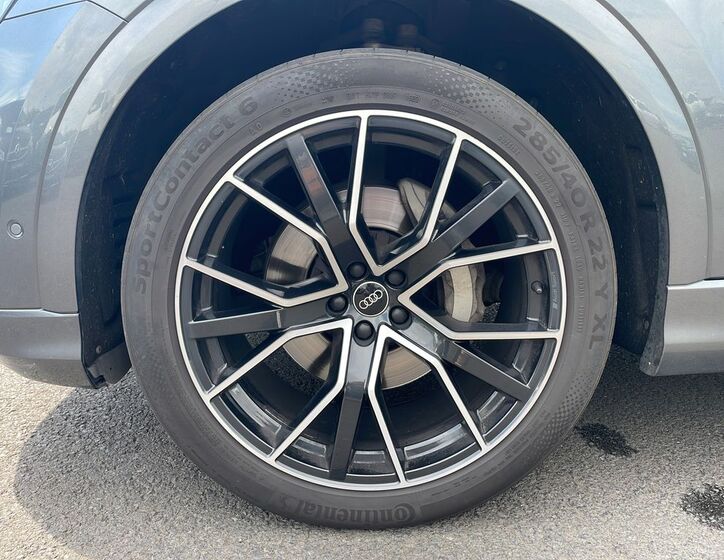 Audi Q8 26
