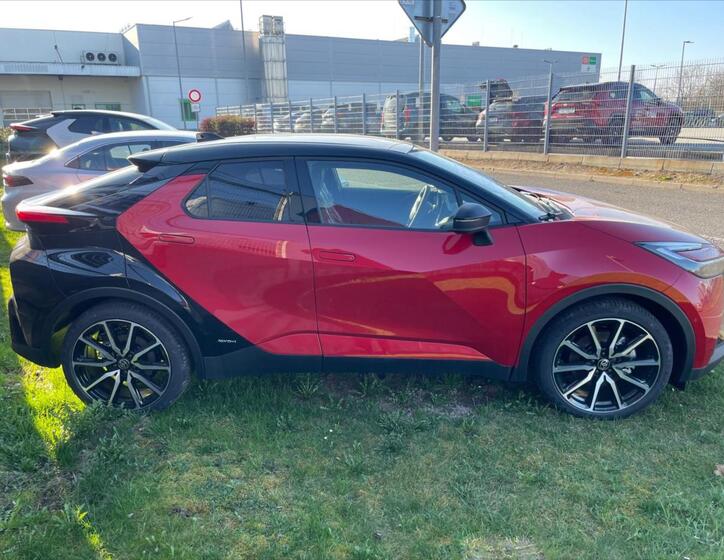 Toyota C-HR 4