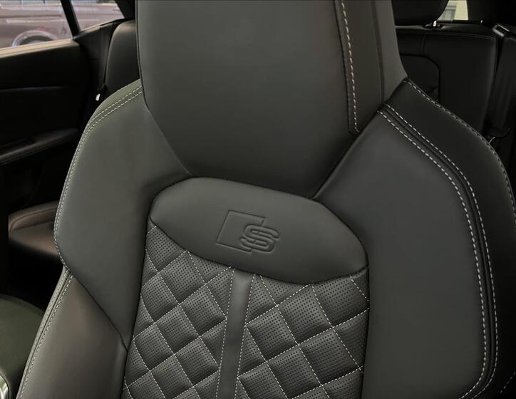 Audi SQ8 32