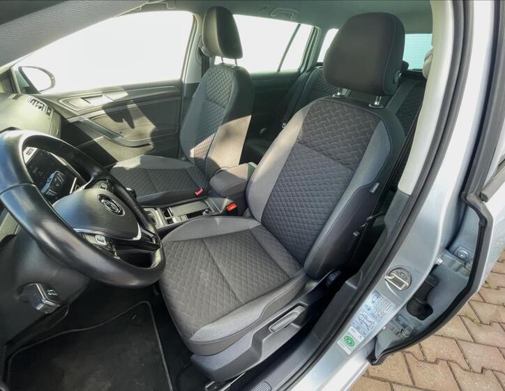 Volkswagen Golf 11