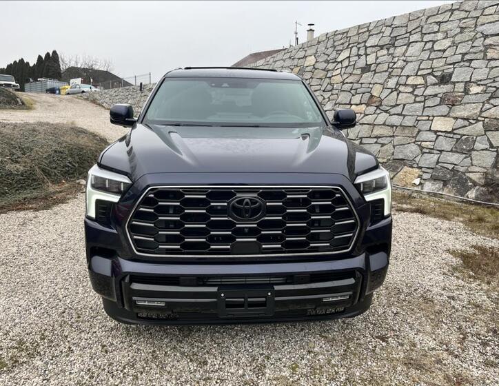 Toyota Sequoia 2