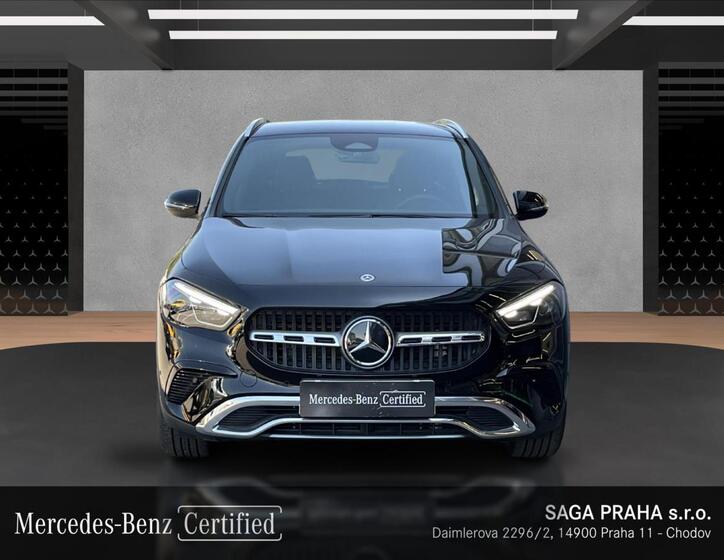 Mercedes-Benz GLA 8