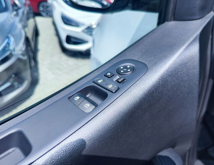 Hyundai Staria 35
