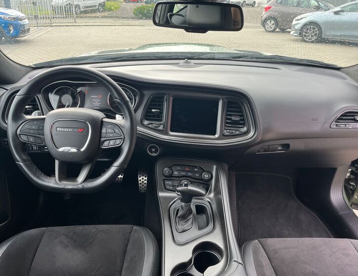 Dodge Challenger 8