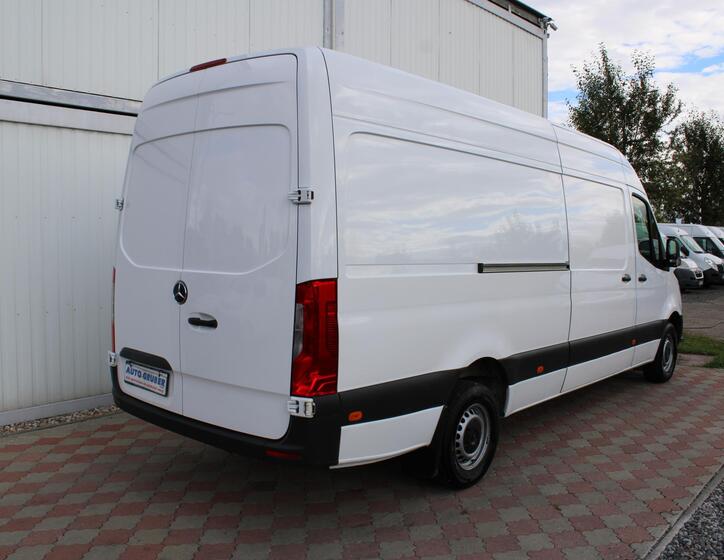 Mercedes-Benz Sprinter 4