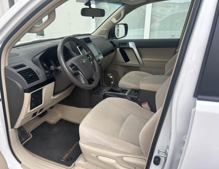 Toyota Land Cruiser 8