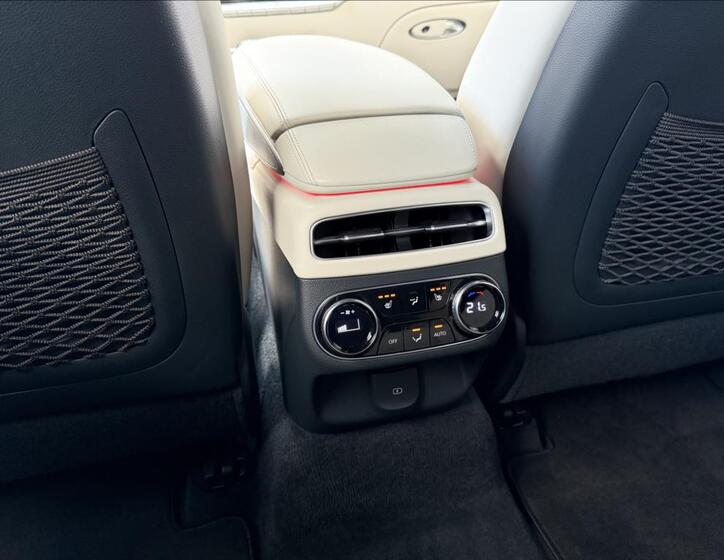 Hyundai Genesis 15