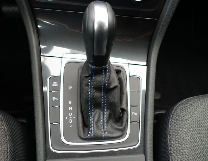 Volkswagen Golf 22