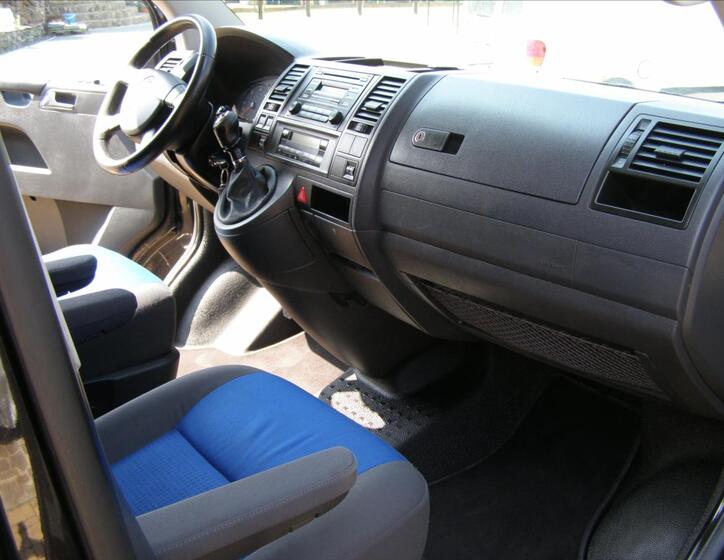 Volkswagen Caravelle 23