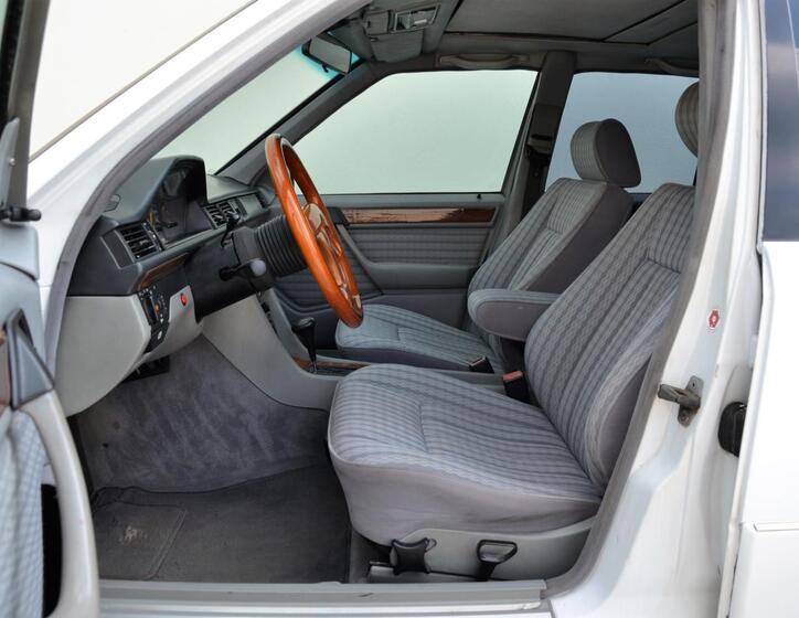 Mercedes-Benz 124 13
