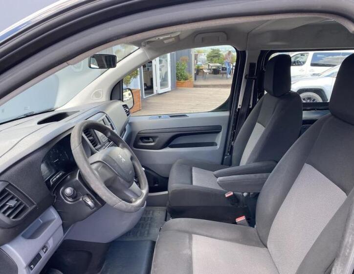Peugeot Traveller 18