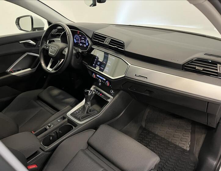 Audi Q3 22