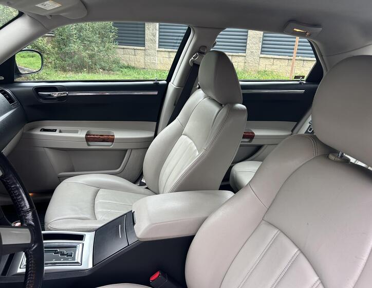 Chrysler 300C 26