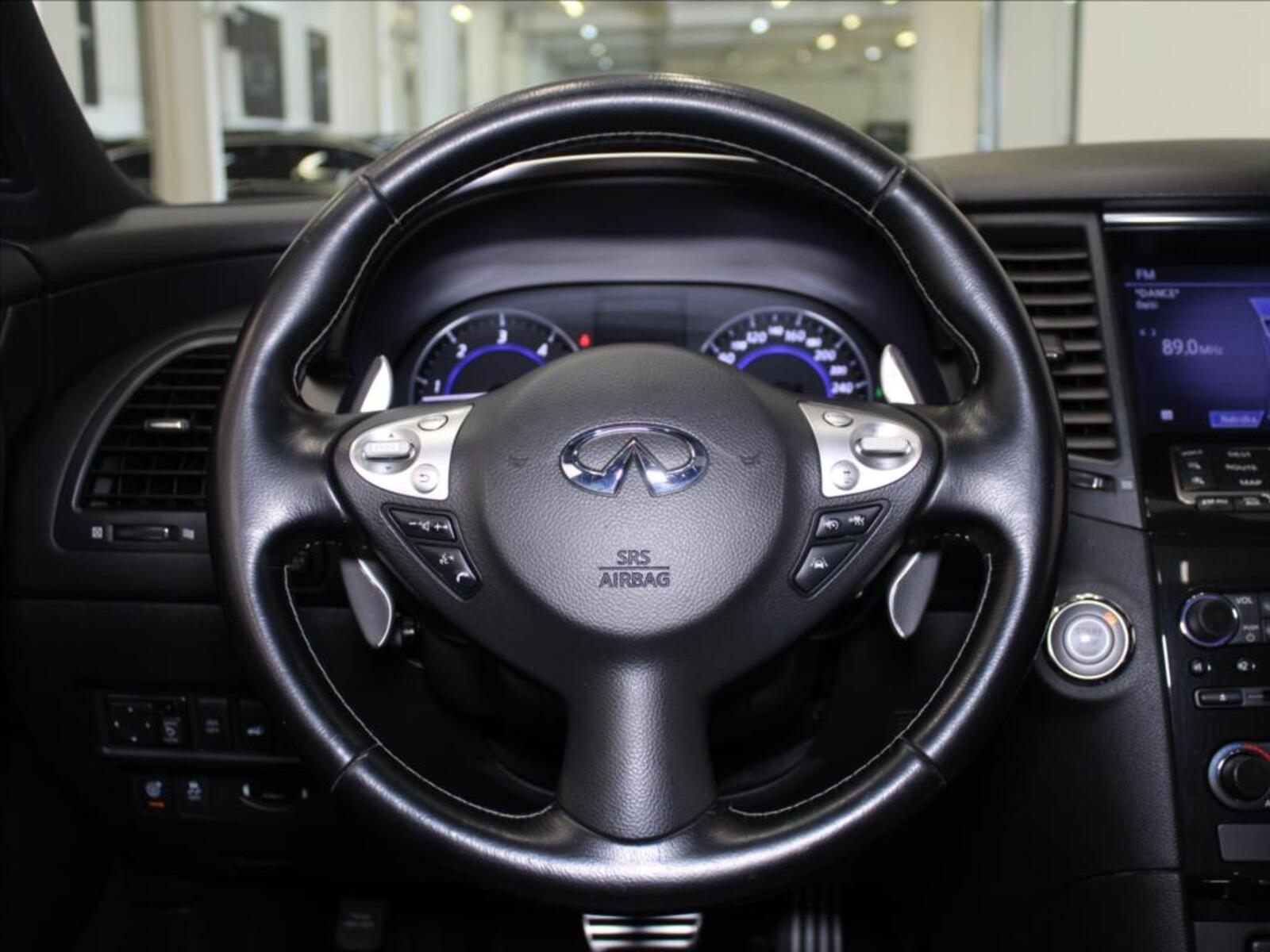 Infiniti FX30 9