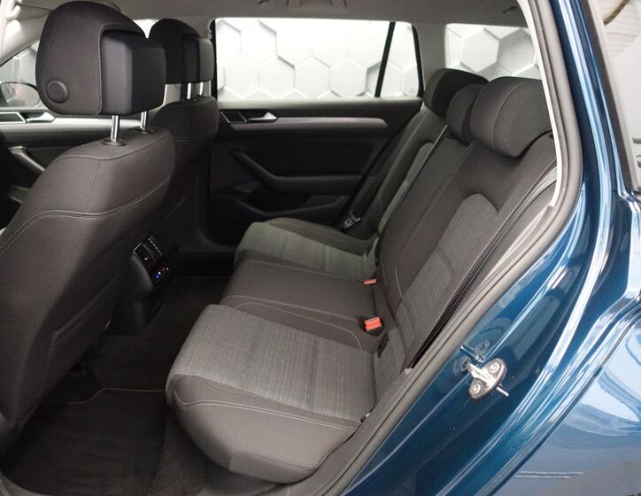 Volkswagen Passat 25