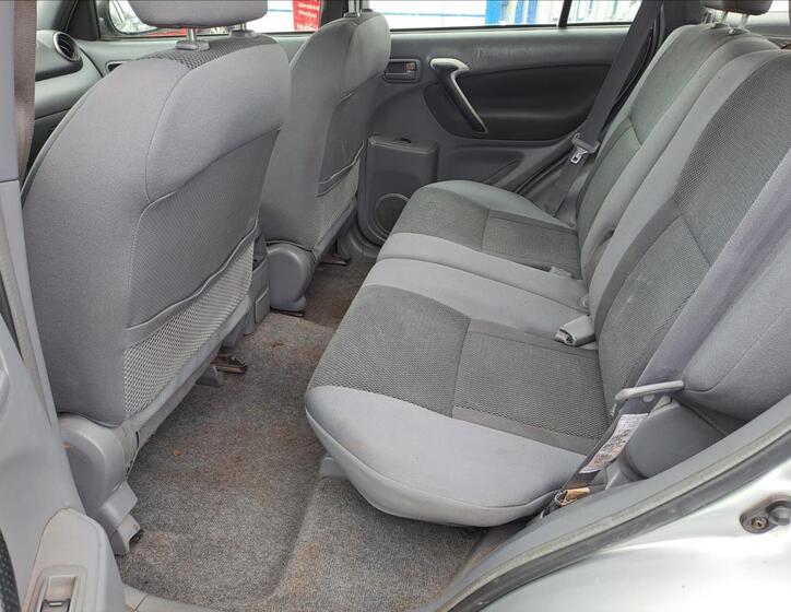 Toyota RAV4 6