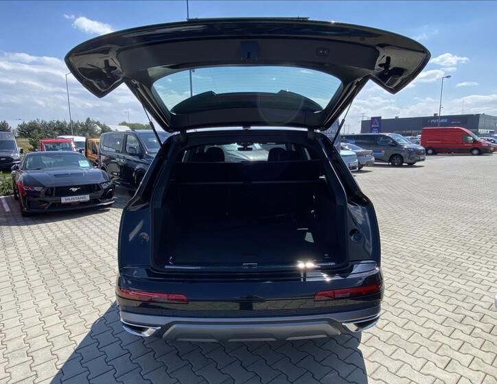 Audi Q7 11