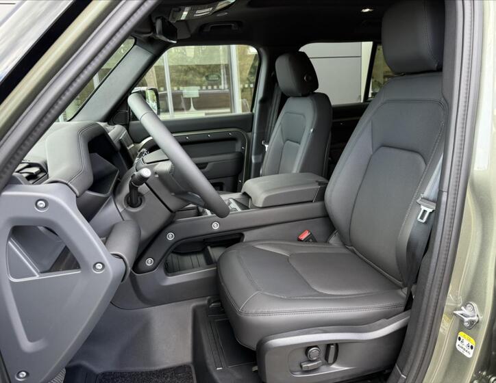 Land Rover Defender 12