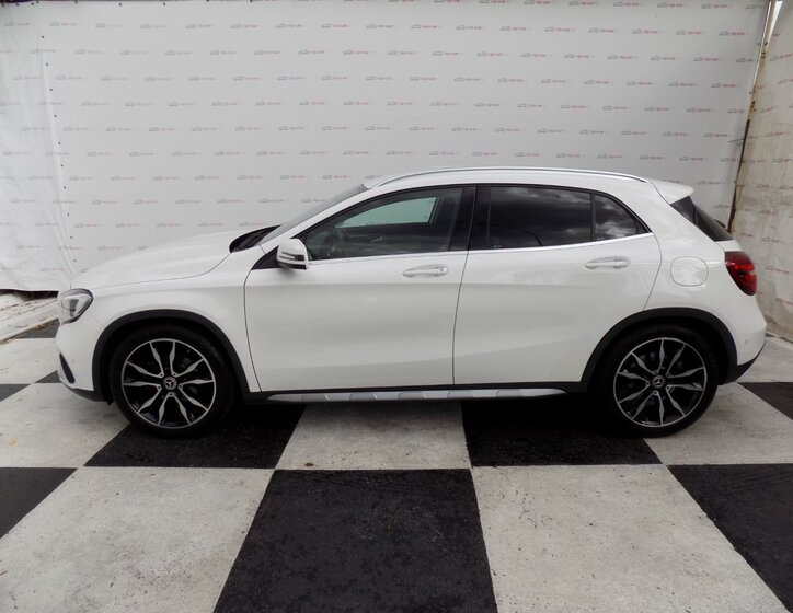 Mercedes-Benz GLA 2