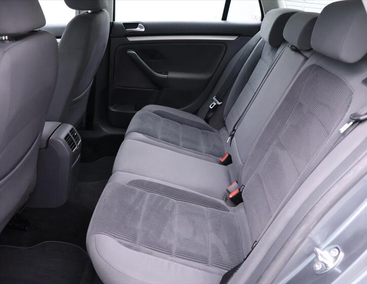 Volkswagen Golf 16