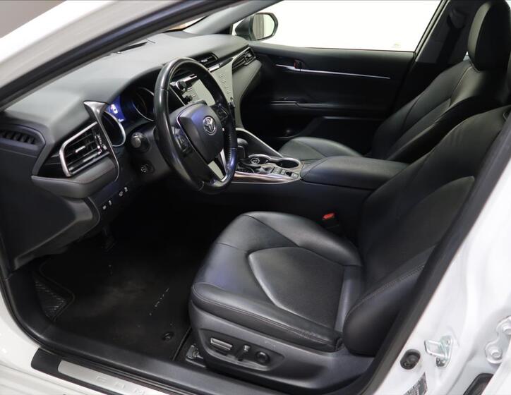 Toyota Camry 7