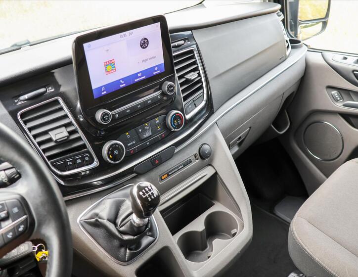 Ford Tourneo Custom 25