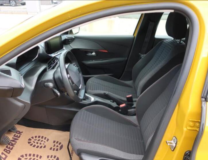 Peugeot 208 11