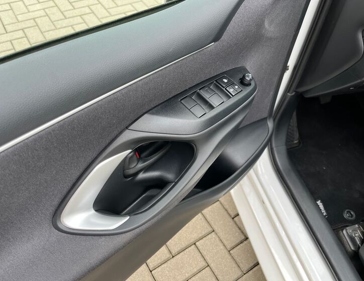 Toyota Yaris 10