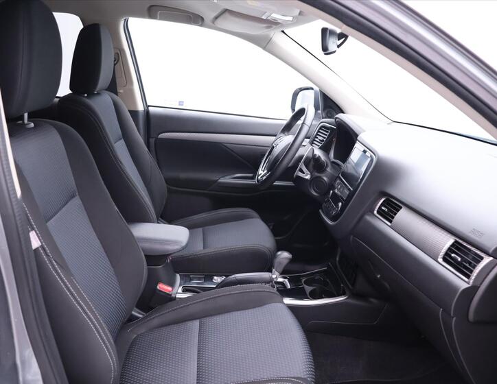 Mitsubishi Outlander 12