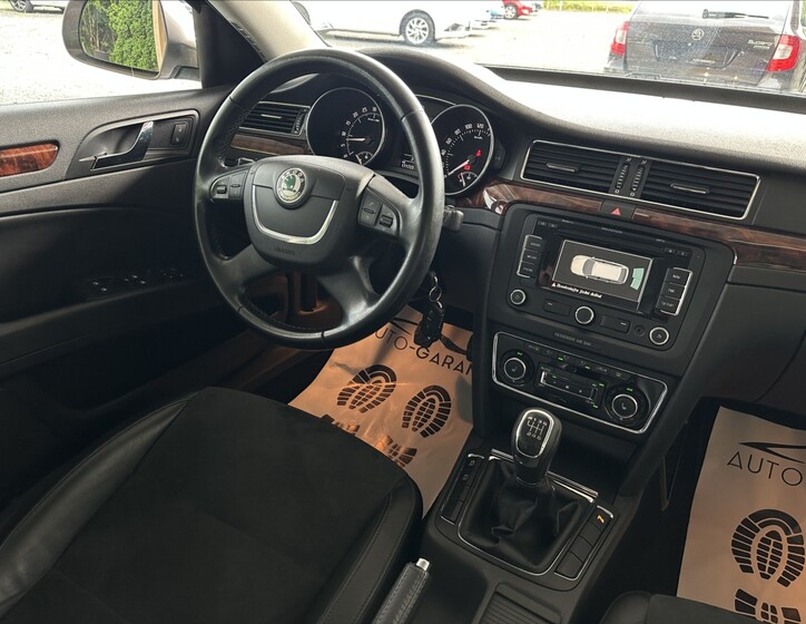Škoda Superb 9