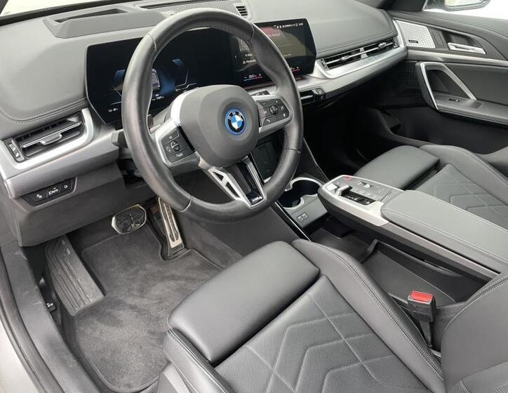 BMW iX1 6