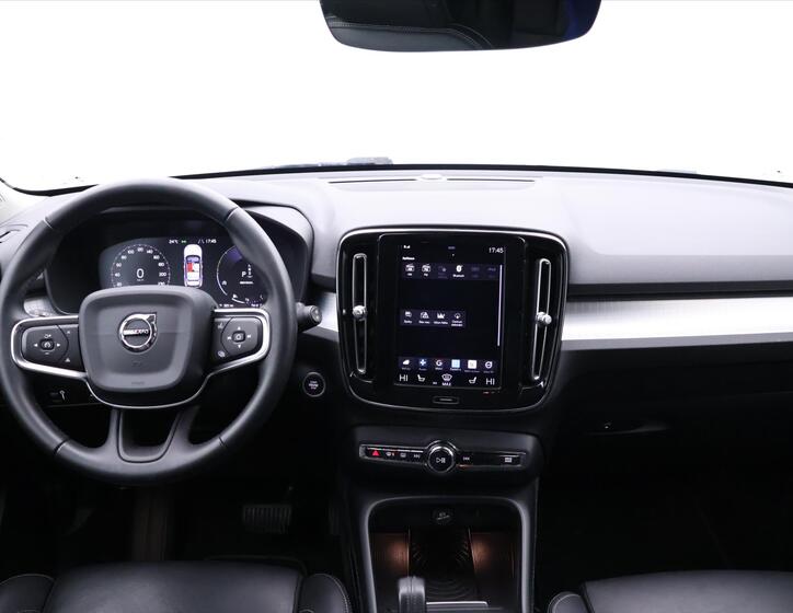 Volvo XC40 25