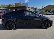 Tesla Model Y 4
