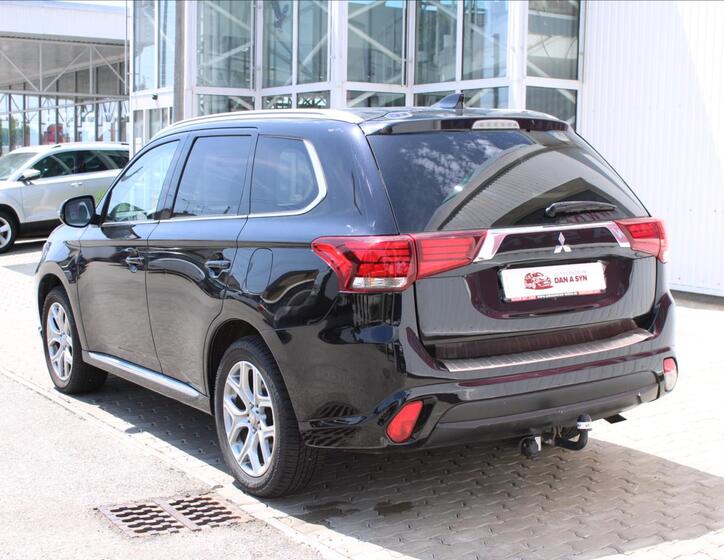 Mitsubishi Outlander 4