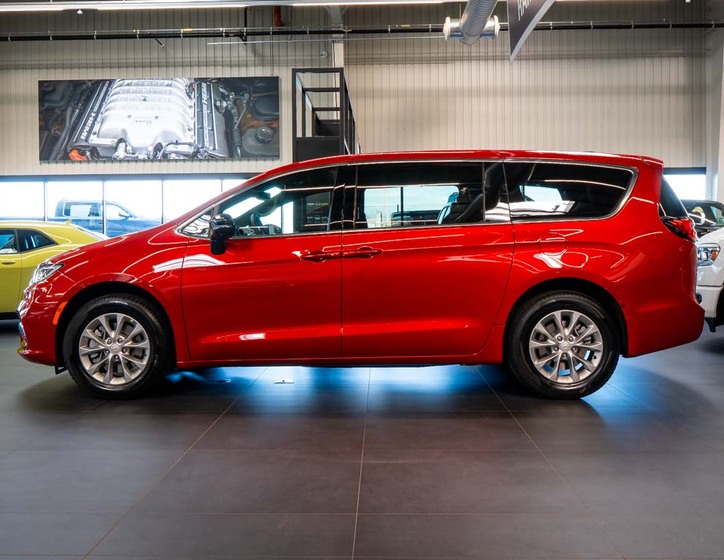 Chrysler Pacifica 2