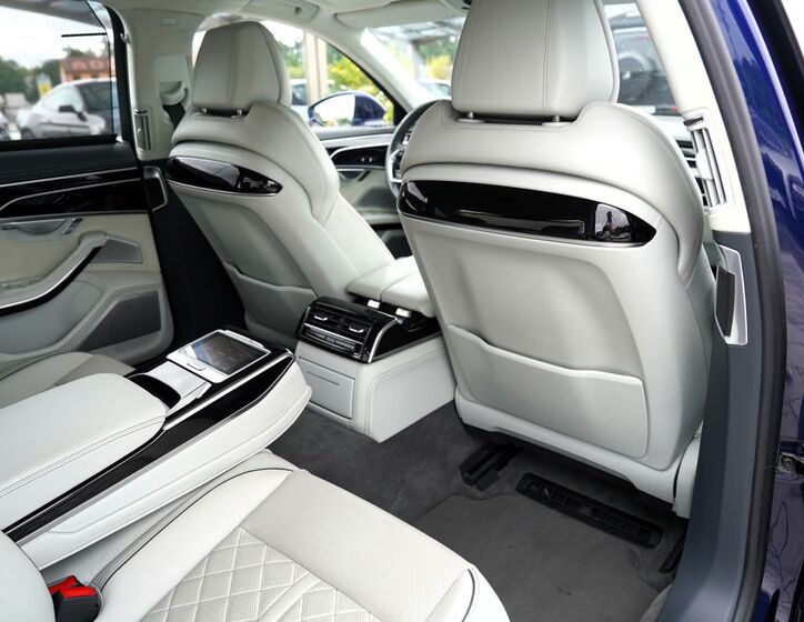 Audi A8 34