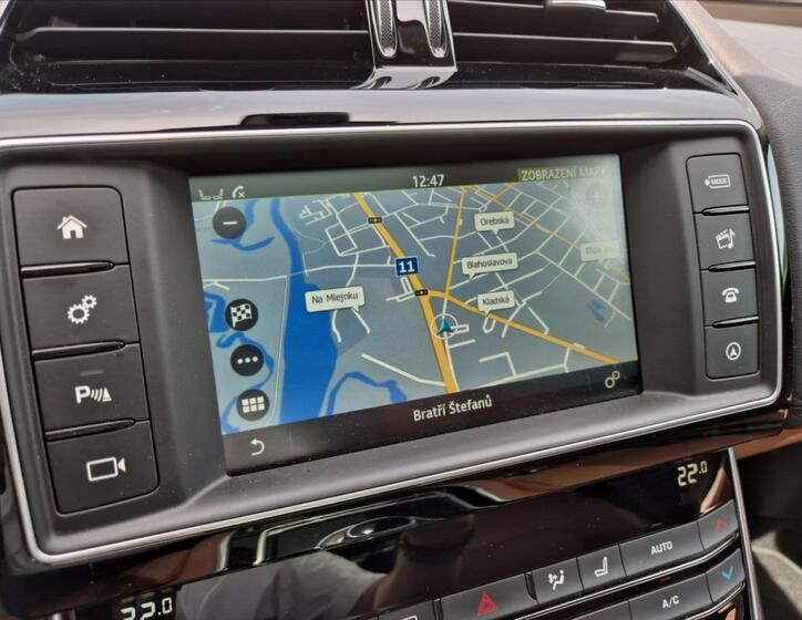 Jaguar XE 15