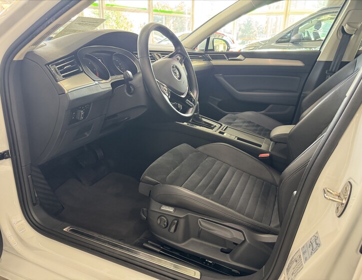Volkswagen Passat 9