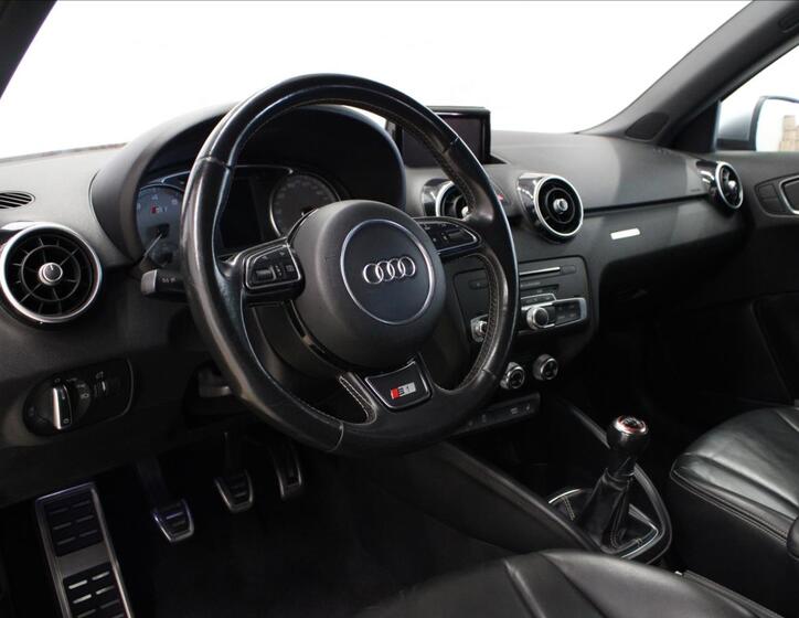Audi S1 8