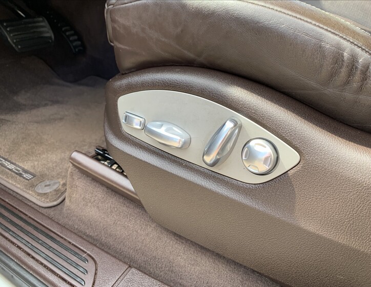 Porsche Cayenne 16